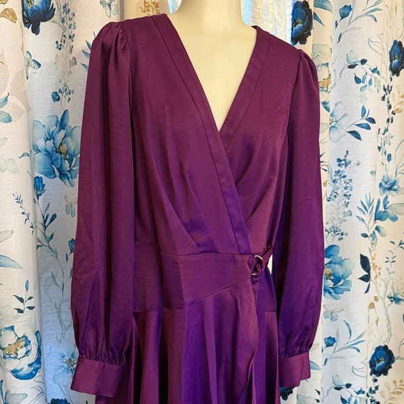 BCBGeneration 8 Surplice Neck Clover Plum Long Sleeve Mini Wrap Dress - Picture 3 of 14